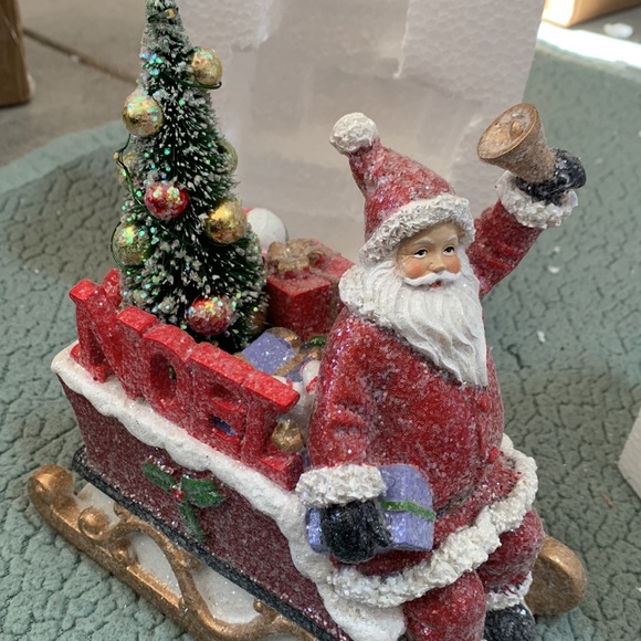 Santa with sleigh - Picture 3 of 7